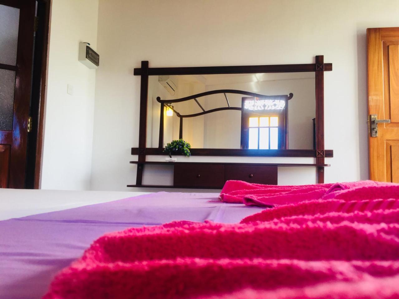 Sanjula Apartments Хіккадува Екстер'єр фото